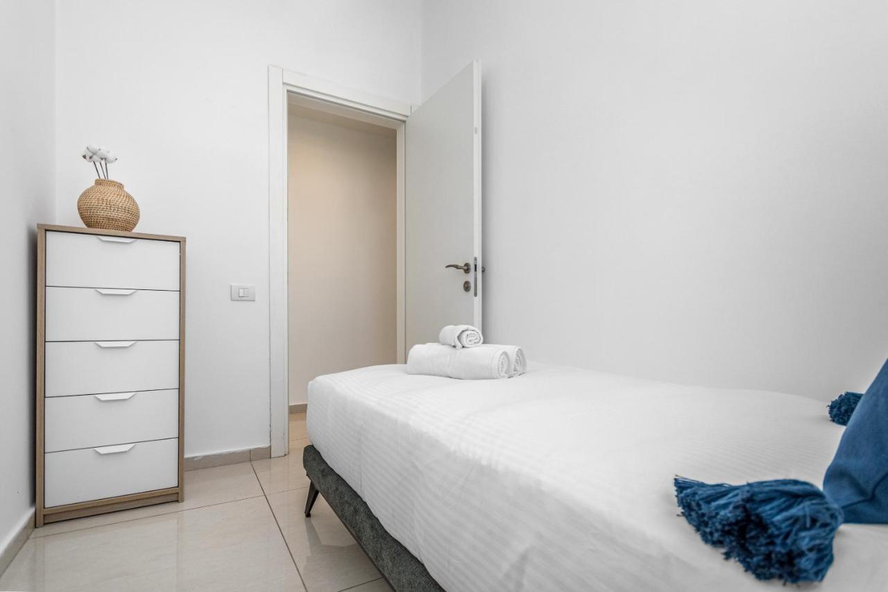 Superb 1,5 Bdr W Balcony Close To The Beach Tel Aviv Bagian luar foto