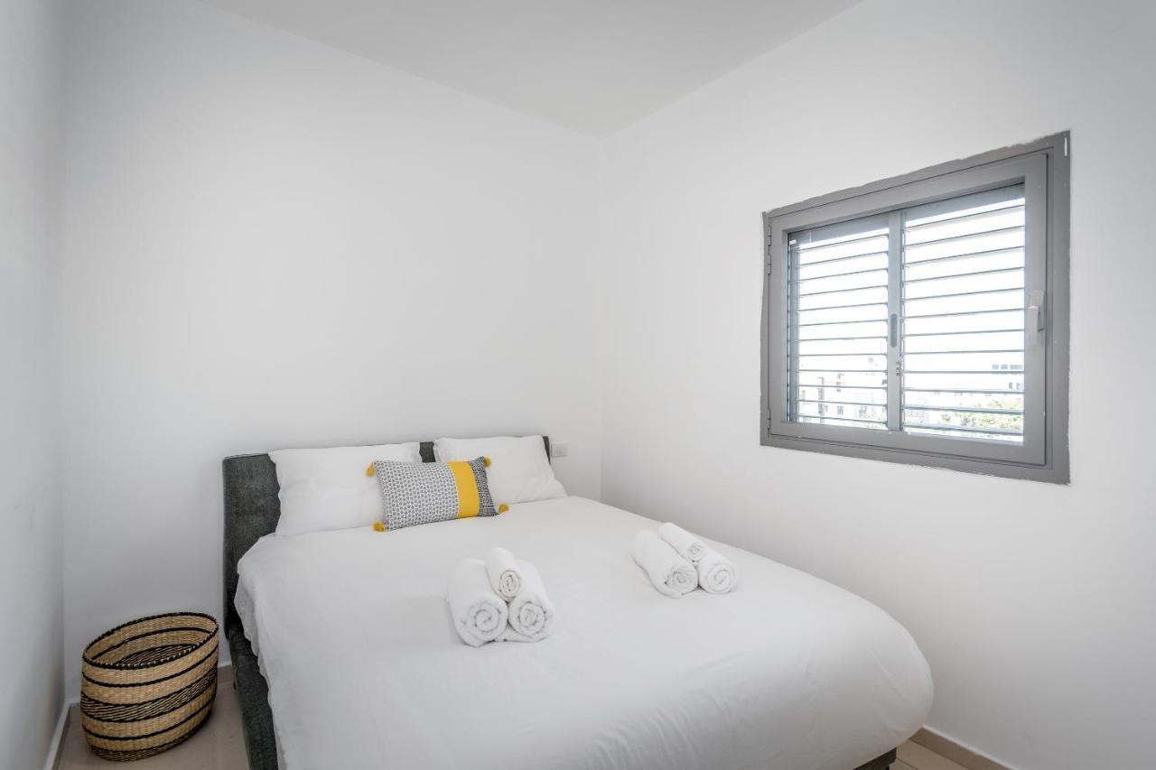 Superb 1,5 Bdr W Balcony Close To The Beach Tel Aviv Bagian luar foto